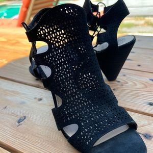 Vince Camuto black heels